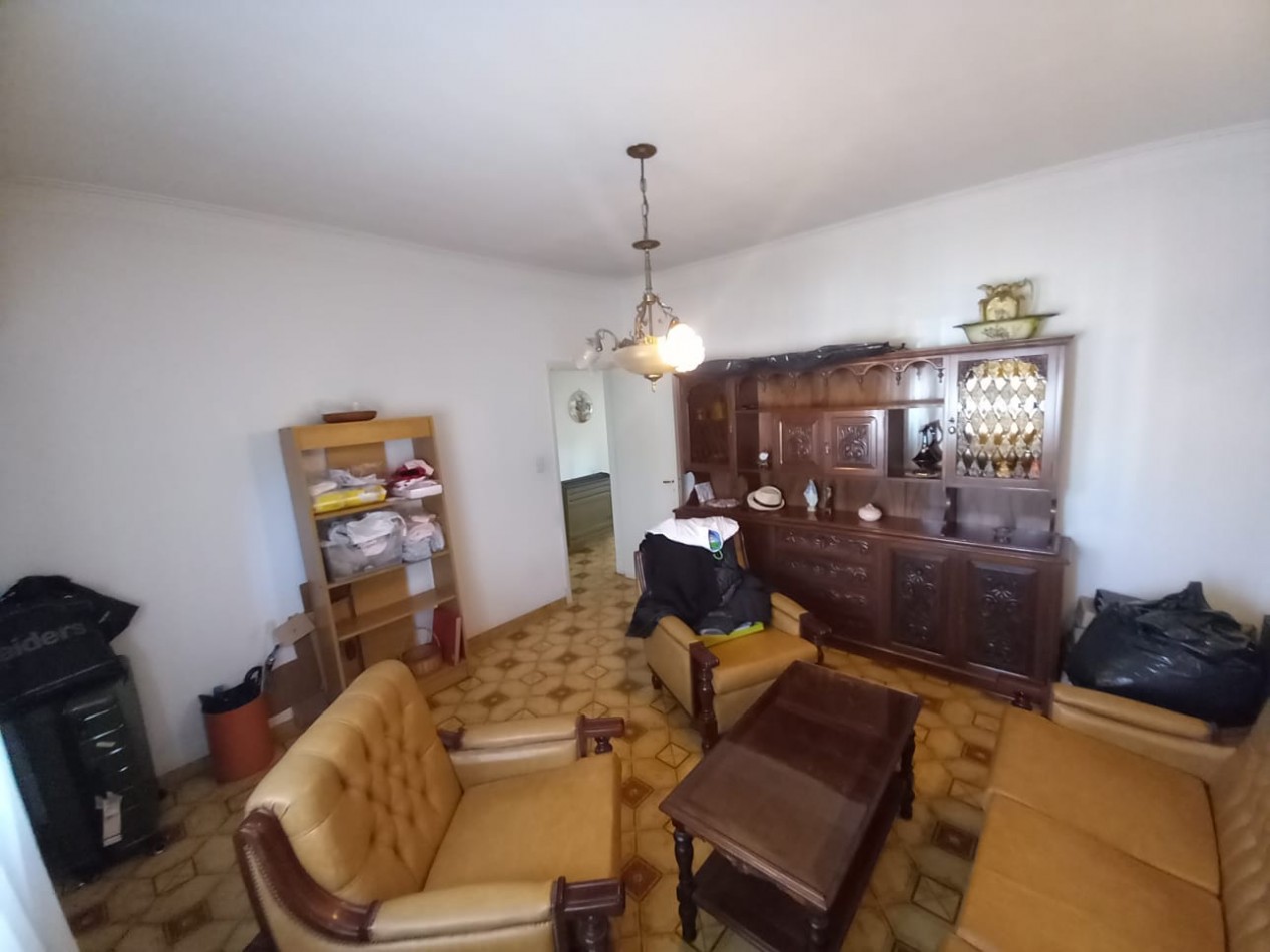 VENTA CASA 4 AMBIENTES S/LOTE PROPIO CON PATIO Y JARDIN