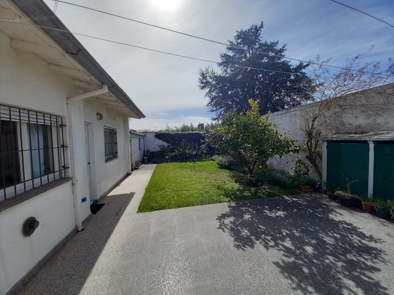 VENTA CASA 4 AMBIENTES S/LOTE PROPIO CON PATIO Y JARDIN
