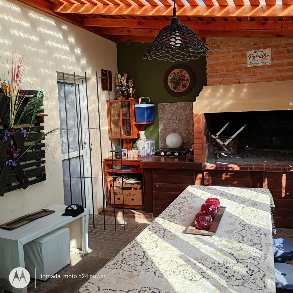 VENTA Casa Ph Al Fondo 3amb.c/quincho/jardin/entrada Auto