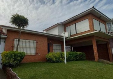 VENTA de 2 CASAS FRENTE AL MAR BARRIO SAN JACINTO-EXCELENTE INVERSION